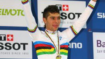 Fernando Gaviria luce con orgullo su camiseta &#039;arco iris&#039;