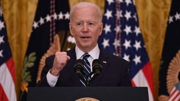 El presidente de los Estados Unidos, Joe Biden, responde a una pregunta durante su primera conferencia de prensa en el Sal&oacute;n Este de la Casa Blanca en Washington, DC, el 25 de marzo de 2021. 