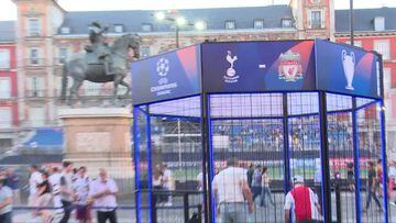 Así se vive en la Plaza Mayor el Champions Festival de la UEFA