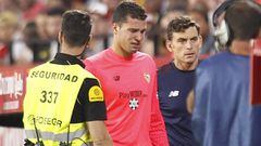Sevilla's David Soria out for a fortnight with a dislocated finger