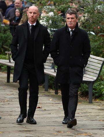 Los exjugadores del Manchester United, Nicky Butt y Roy Keane llegan a la catedral de Manchester.