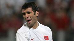 El exjugador turco, Hakan Sukur, durante un partido.