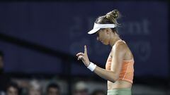 La tenista española Paula Badosa reacciona durante su partido ante Danielle Collins en los cuartos de final del San Diego Open.