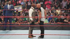 Bobby Lashley y Goldberg, cara a cara, en WWE Raw.