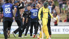 . Hamilton (New Zealand), 08/02/2016.- Usman Khawaja of Australia leaves the field after being dismissed bats during the third Chappell-Hadlee Trophy One Day International (ODI) between Zealand and Australia at Seddon Park, Hamilton, New Zealand, 08 Febru