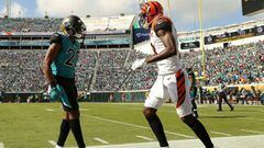 JACKSONVILLE, FL - NOVEMBER 05: A.J. Green #18 of the Cincinnati Bengals and Jalen Ramsey #20 of the Jacksonville Jaguars discuss a play in the first half of their game at EverBank Field on November 5, 2017 in Jacksonville, Florida.   Logan Bowles/Getty Images/AFP == FOR NEWSPAPERS, INTERNET, TELCOS &amp; TELEVISION USE ONLY ==