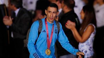 Soccer Football - Argentina team arrives to Buenos Aires after winning the World Cup  - Buenos Aires, Argentina - December 20, 2022 Argentina's Angel Di Maria during the team's arrival at Ezeiza International Airport REUTERS/Agustin Marcarian