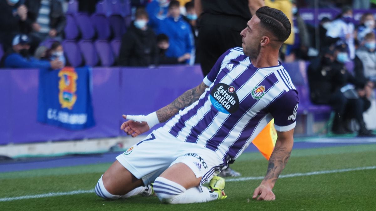 VALLADOLID, 13/11/21. PHOTOGENIC. PARTIDO DE LA LIGA SMARTBANK ENTRE EL REAL VALLADOLID Y EL FUENLABRADA. GOL DE SERGIO LEON