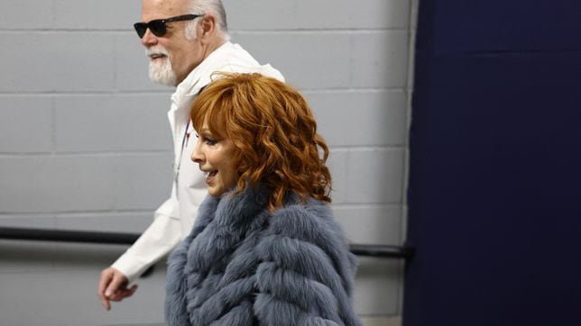 Who is Reba McEntire, the singer who is performing the national anthem in the 2024 Super Bowl?