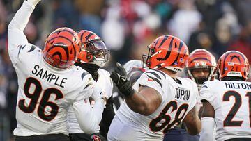 What happened to the Bengals flight after their Christmas Eve win against the Patriots?