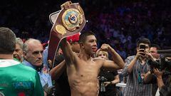 ‘Dinamita’ Márquez cree que deberían despojar al Canelo del título si no pelea con Benavidez