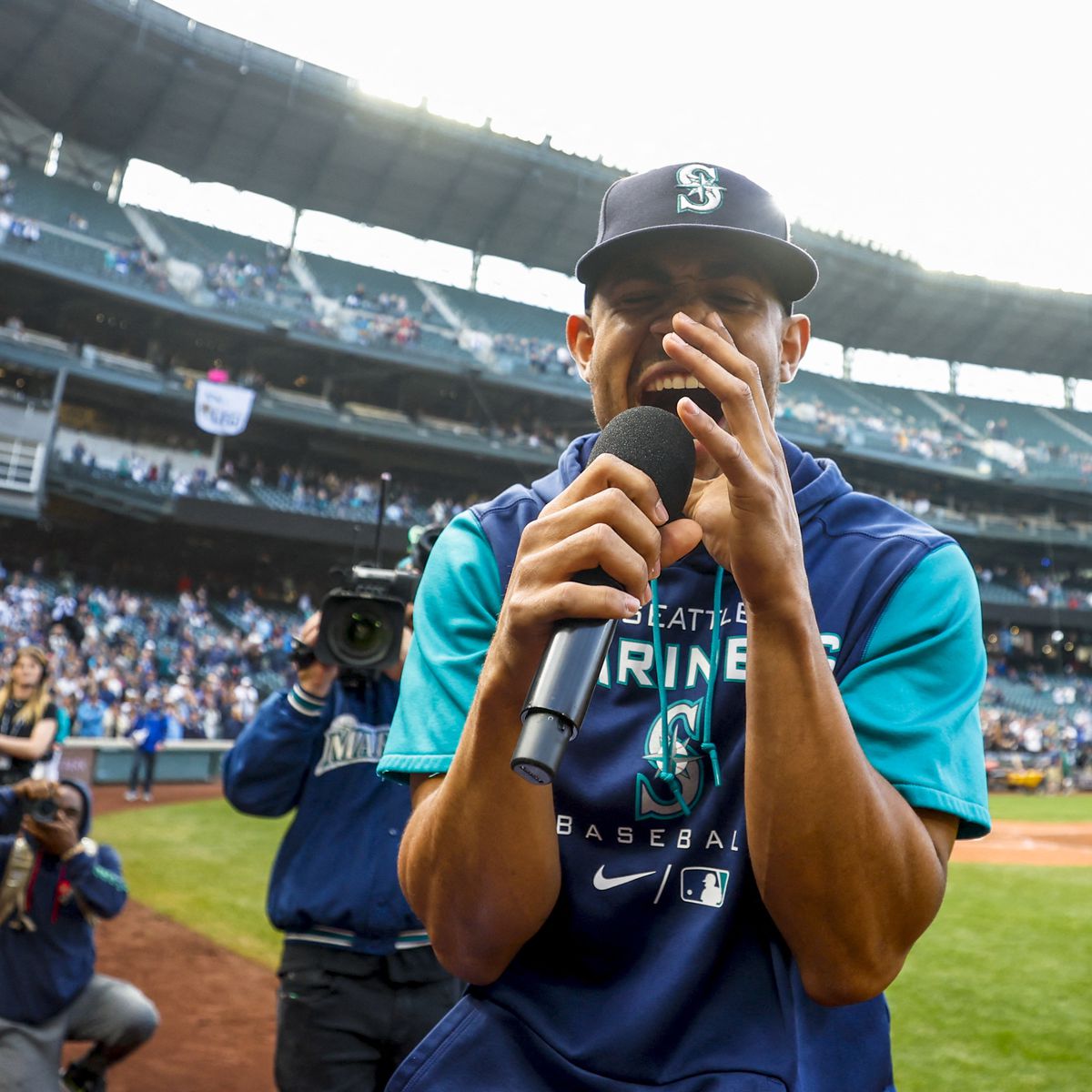 Where the Mariners stand as they eye first playoff berth since