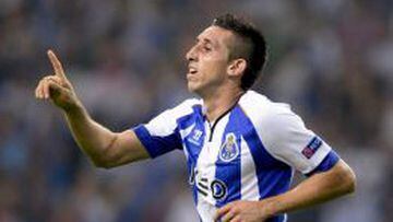 H&eacute;ctor Herrera celebrando un gol con el Porto.