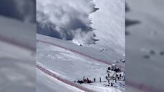 Una avalancha llegando al snowpark de Tignes (Francia).