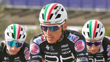Jhonatan Restrepo, baja en el Giro de Italia por una lesión de rodilla.