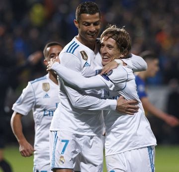 Modric calebrates his goal with Cristiano Ronaldo.