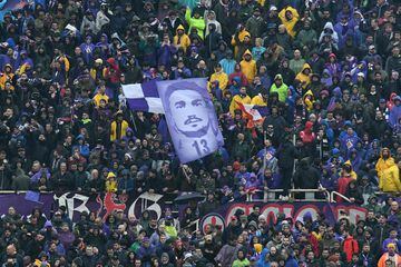 Fiorentina's hold a portrait of late captain Davide Astori during the Italian Serie A football match Fiorentina vs Benevento on March 11, 2018 at the Artemio Franchi stadium in Florence. 
Italian player Davide Astori likely died on March 4, 2018 in his ho