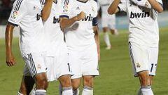 <b>UNA PIÑA. </b>Fabinho y Nacho celebran junto a Cheryshev el segundo gol del Castilla.