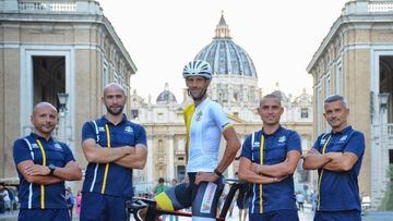 Rien Schuurhuis and the Vatican cycling team.