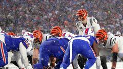 ORCHARD PARK, NEW YORK - JANUARY 22: Joe Burrow #9 of the Cincinnati Bengals calls a play against the Buffalo Bills during the third quarter in the AFC Divisional Playoff game at Highmark Stadium on January 22, 2023 in Orchard Park, New York.   Bryan M. Bennett/Getty Images/AFP (Photo by Bryan M. Bennett / GETTY IMAGES NORTH AMERICA / Getty Images via AFP)