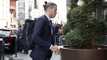 Real Madrid's Gareth Bale not training and travels to London