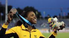Caterine Ibarg&uuml;en levanta la medalla de oro en los Juegos Panamericanos 2015. 