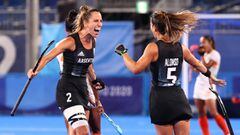 Tokyo 2020 Olympics - Hockey - Women - Semifinal - Argentina v India - Oi Hockey Stadium, Tokyo, Japan - August 4, 2021. Agostina Alonso of Argentina and Sofia Toccalino of Argentina celebrate after winning their match to go to the finals. REUTERS/Bernadett Szabo