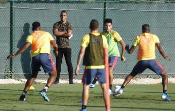 La Selección Colombia realizó su primer entrenamiento en Alicante y se prepara para los amistosos ante Chile y Argelia. 