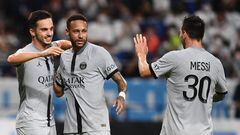 Pablo Sarabia, Neymar y Leo Messi, jugadores del PSG, celebran un gol ante el Gamba Osaka.