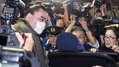El campe&oacute;n de sumo o &#039;yokozuna&#039; Harumafuji es fotografiado por los medios a su llegada al aeropuerto de Haneda en Tokio, Jap&oacute;n, para comparecer ante la polic&iacute;a por la presunta agresi&oacute;n a otro luchador.