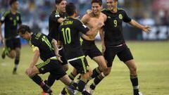 Damm y sus compa&ntilde;eros festejan el segundo gol del Tri en Honduras.