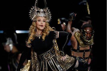 La revancha del Gigantes-Patriotas, en el Super 46 de 2012, contó con un show que Madonna llevó a los límites del surrealismo. Un industrial esfuerzo de producción que incluyó trapecistas, acróbatas del Cirque du Soleil, hologramas y una 'Reina del Pop' con atuendos que emulaban dioses nórdicos. El resultado fue una puesta en escena exuberante, llena de color y sin un sólo respiro.

