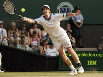 Andy Murray debutó profesionalmente en el tenis en Wimbledon en 2005, con 18 años. Cayó en Tercera ronda