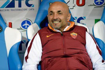 Luciano Spalletti looks on from the bench