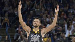 November 25, 2017; Oakland, CA, USA; Golden State Warriors guard Stephen Curry (30) celebrates during the third quarter against the New Orleans Pelicans at Oracle Arena. The Warriors defeated the Pelicans 110-95. Mandatory Credit: Kyle Terada-USA TODAY Sports