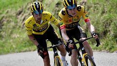 Jumbo-Visma team's Danish rider Jonas Vingegaard (r) AND Jumbo-Visma team's Slovenian rider Primoz Roglic rides in a breakaway at Plateau de Solaison during the eighth stage of the 74th edition of the Criterium du Dauphine cycling race, 137.5 km between Saint-Alban-Leysse and Plateau de Solaison on June 12, 2022. (Photo by Marco BERTORELLO / AFP)