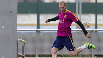 A Bola: Jeremy Mathieu in Lisbon to undergo Sporting medical