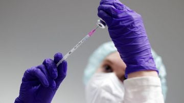 A nurse prepares a shot of Pfizer-BioNTech coronavirus disease (COVID-19) vaccine at the vaccination centre in the Humboldt Forum in Berlin, Germany January 19, 2022.  REUTERS/Michele Tantussi