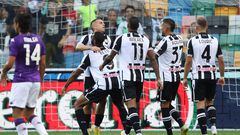 Udine (Italy), 31/08/2022.- Udinese's Norberto Beto (L) celebrated by his teammates after scoring during the Italian Serie A soccer match Udinese Calcio vs ACF Fiorentina at the Friuli - Dacia Arena stadium in Udine, Italy, 31 August 2022. (Italia) EFE/EPA/GABRIELE MENIS
