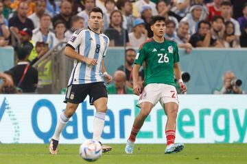 Kevin Álvarez en un partido contra Argentina en la Copa del Mundo de Qatar 2022.
