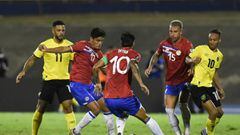 JUgadores de Costa Rica durante el partido contra Jamaica en Kingston