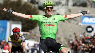 Andrew Talansky celebra su victoria en la quinta etapa del Tour de California con final en Mont Baldy por delante de Rafal Majka.