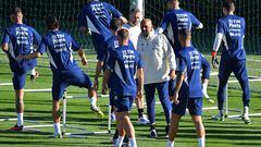 Soccer Football - UEFA Euro 2024 Qualifier - Italy Training - FIGC Coverciano Technical Centre, Coverciano, Italy - September 4, 2023 Italy coach Luciano Spalletti and players during training REUTERS/Jennifer Lorenzini
