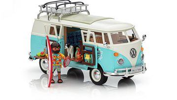 La Combi T1 es una de las furgonetas que marcó una época. Son muchas las imágenes que se recuerdan de este modelo Volkswagen con -además de hippies en su interior- las tablas de surf en el techo. 
