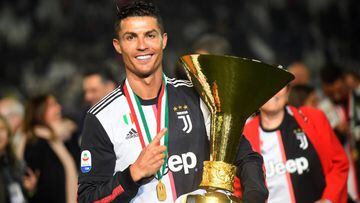 Soccer Football - Serie A - Juventus v Atalanta - Allianz Stadium, Turin, Italy - May 19, 2019   Juventus&#039; Cristiano Ronaldo poses as he celebrates winning Serie A with the trophy 