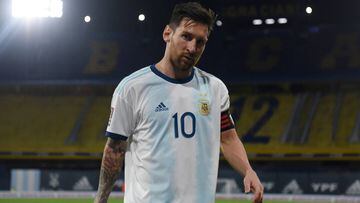 "Acabó replegado, sin aire y dependiendo de Messi"