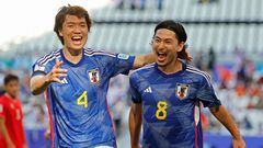 Takumi Minamino (8) celebra un gol de Japón.