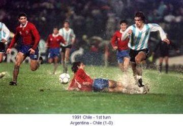 El campeón de aquella edición fue Argentina. Chile perdió frente a los albicelestes en fase de grupor por 0-1 (Batistuta). El partido es recordado por la intensa lluvia que cayó en Santiago, lo que a la larga afectó al estado de la cancha del Estadio Nacional, convirtiéndose en un barrial.
