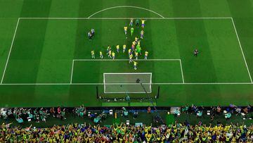 La afición celebra con los jugadores el triunfo de Brasil