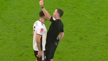 Vergonzoso: un jugador del Fulham perdió el control y amenazó al árbitro de esta forma